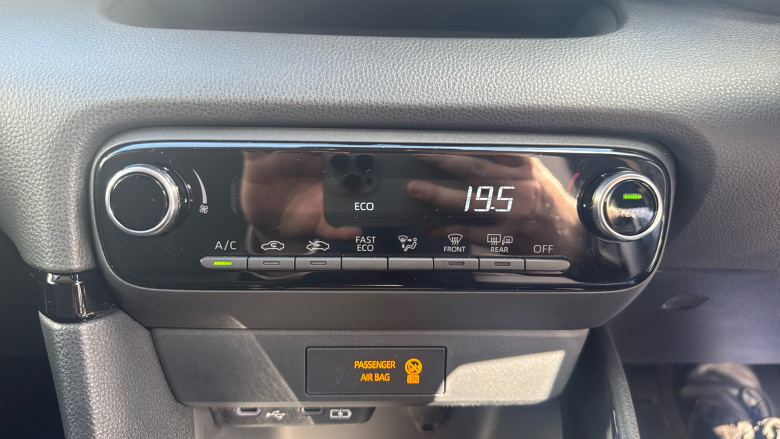 Toyota Yaris 1.5 Hybrid Design 5dr CVT Hybrid Hatchback